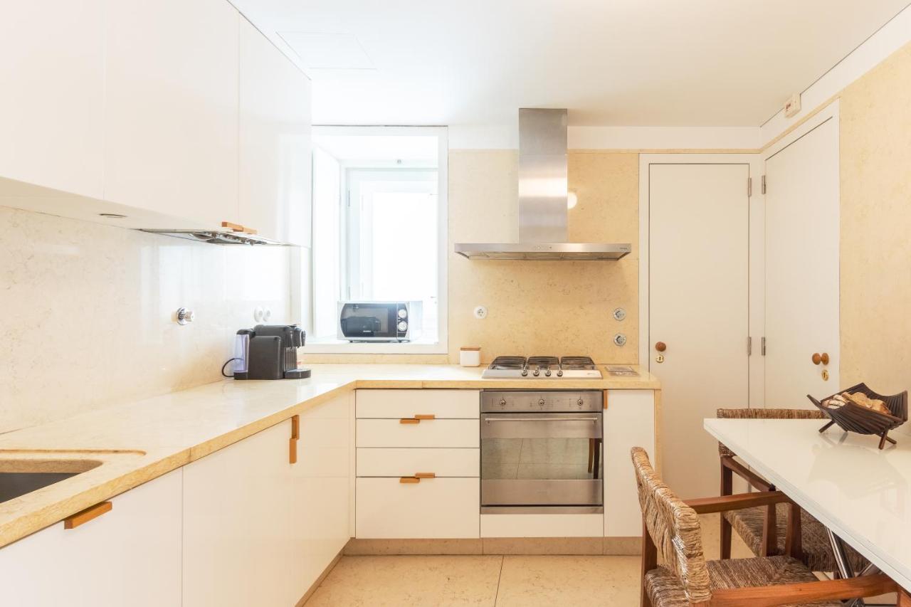 리스본 Joivy Chiado Self Check-In 2-Br Flat With Parking 아파트 외부 사진