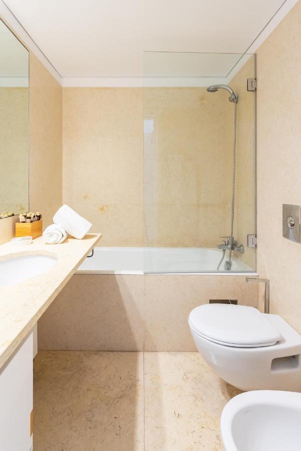 리스본 Joivy Chiado Self Check-In 2-Br Flat With Parking 아파트 외부 사진