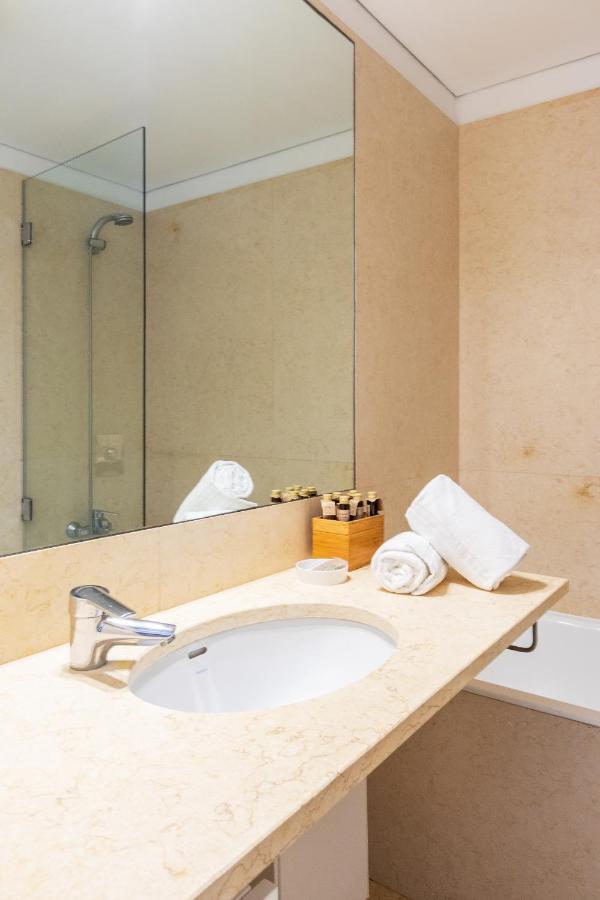 리스본 Joivy Chiado Self Check-In 2-Br Flat With Parking 아파트 외부 사진