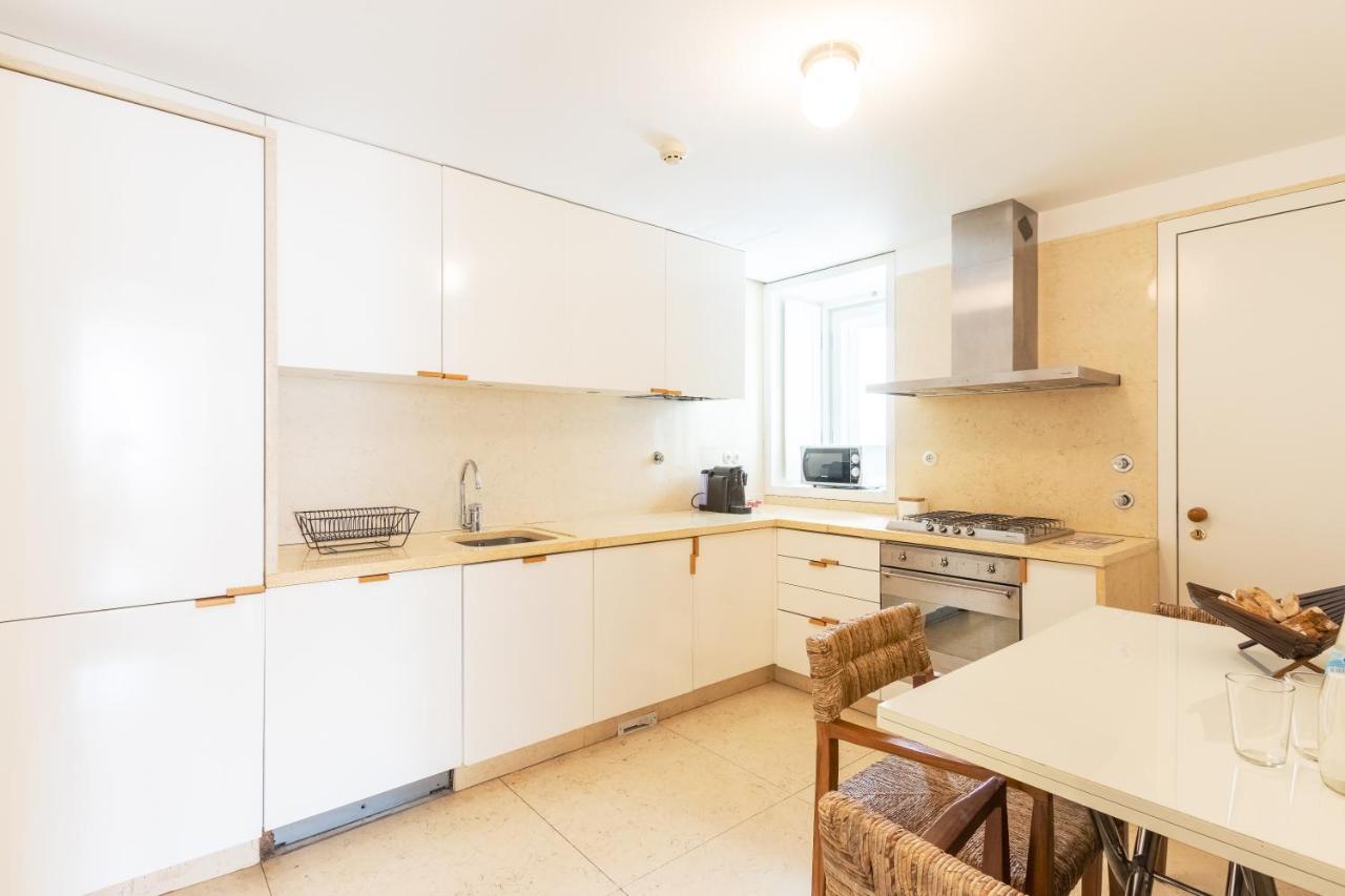 리스본 Joivy Chiado Self Check-In 2-Br Flat With Parking 아파트 외부 사진